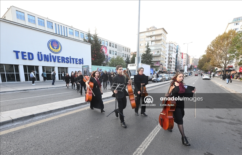 Büyük Önder Atatürk'ü anıyoruz