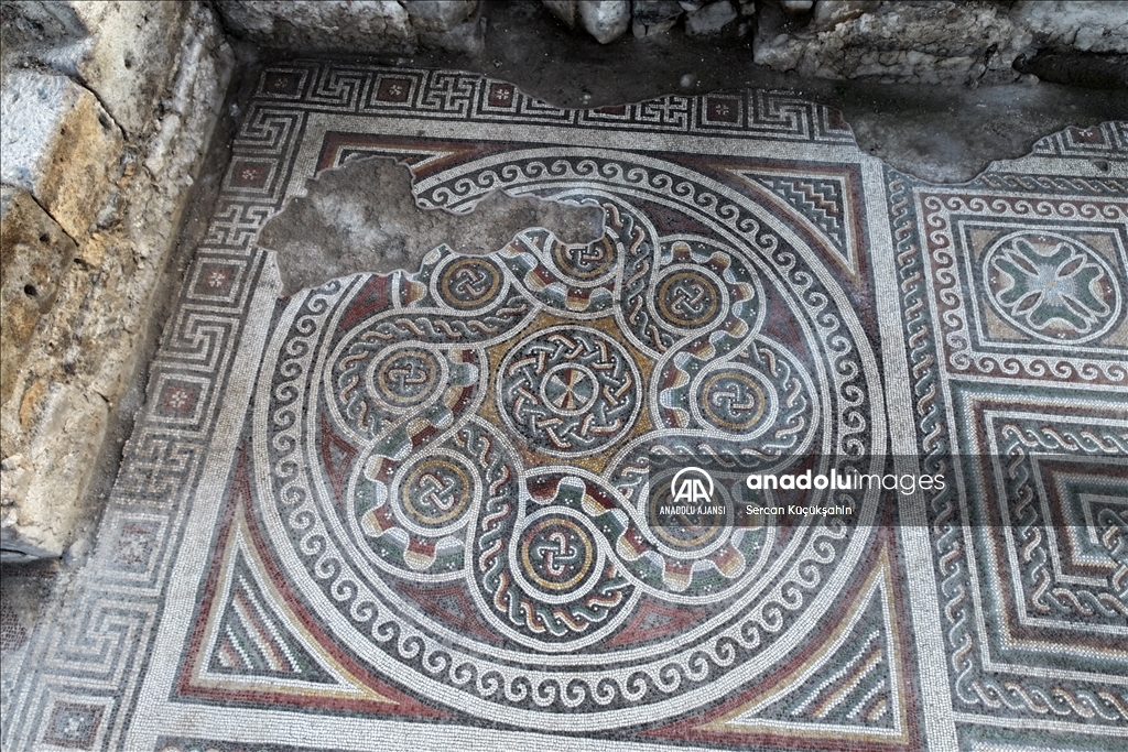 Kayseri'deki kazı çalışmalarında mozaik alan 600 metrekareye çıktı