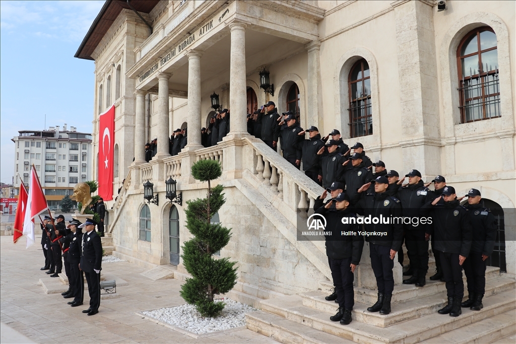 Büyük Önder Atatürk'ü anıyoruz