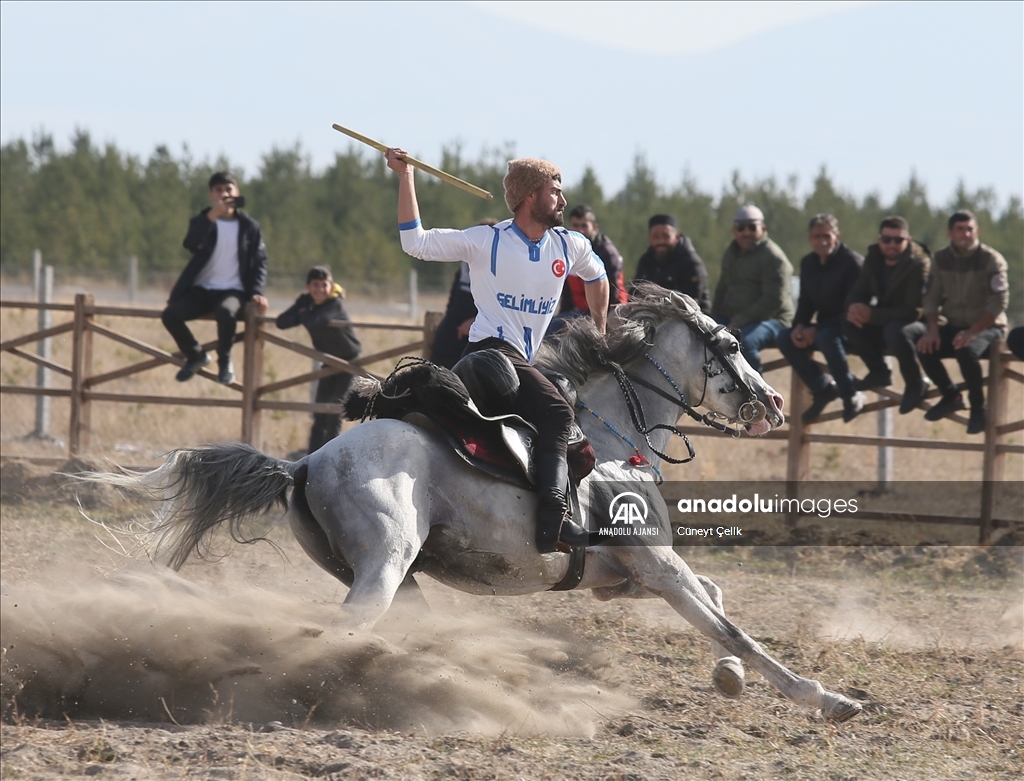 Kars'ta ata sporu cirit, köylülerin dostluk maçlarıyla yaşatılıyor