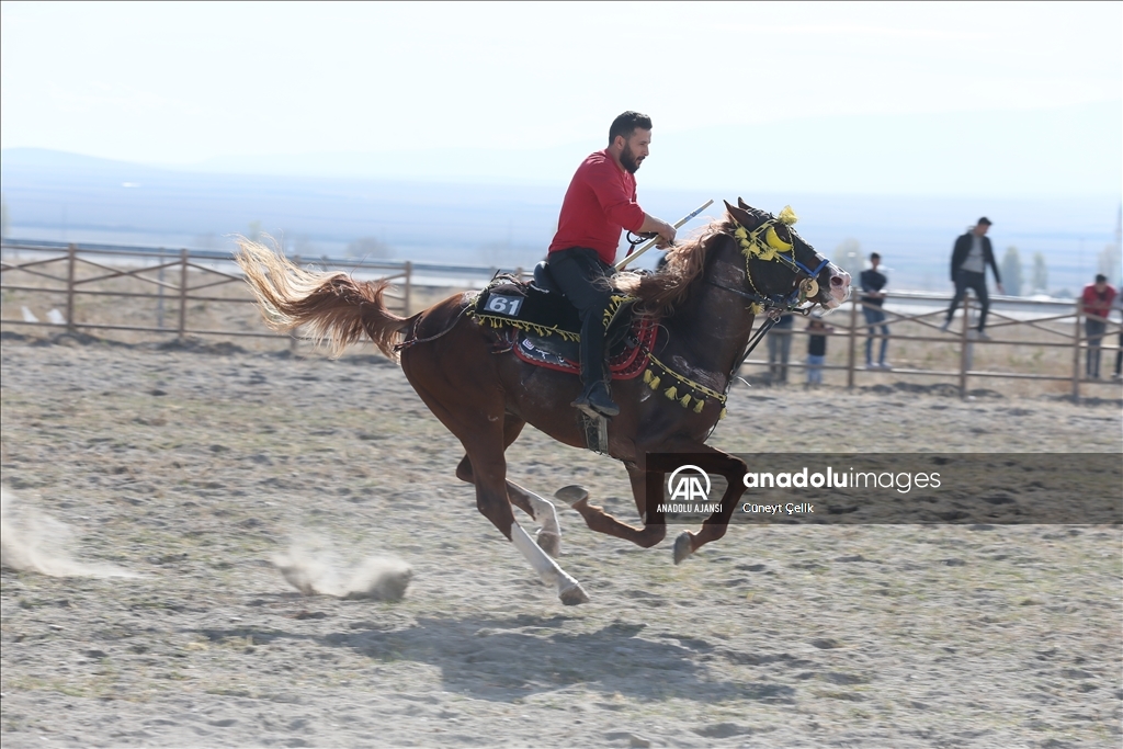 Kars'ta ata sporu cirit, köylülerin dostluk maçlarıyla yaşatılıyor