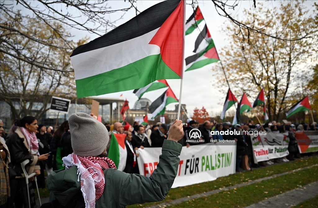 Almanya’nın başkenti Berlin’de Filistin’e destek gösterisi düzenledi