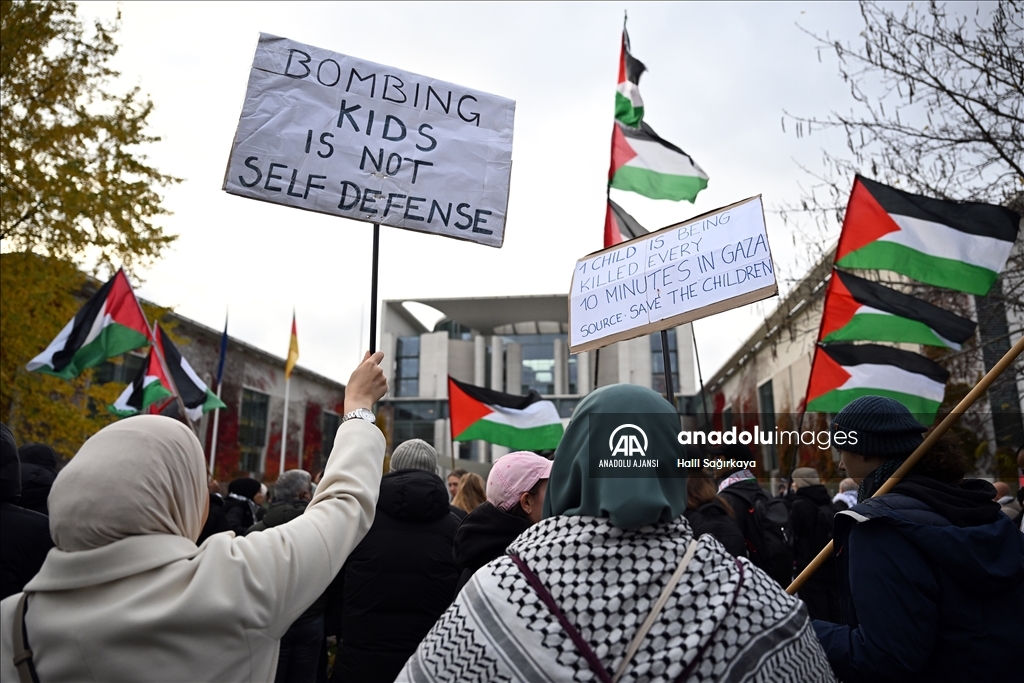 Almanya’nın başkenti Berlin’de Filistin’e destek gösterisi düzenledi