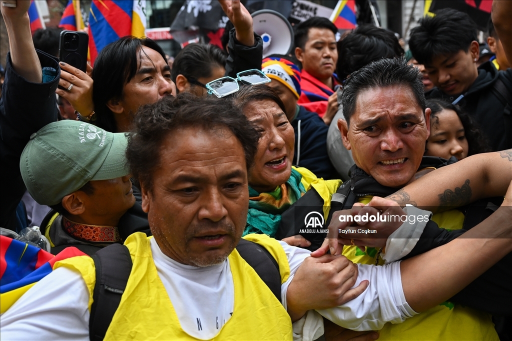 San Francisco'da Tibetli göstericiler, Çin Devlet Başkanı Xi Jinping'in destekçileriyle çatıştı