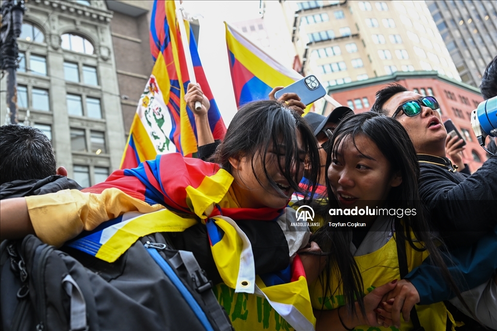 San Francisco'da Tibetli göstericiler, Çin Devlet Başkanı Xi Jinping'in destekçileriyle çatıştı