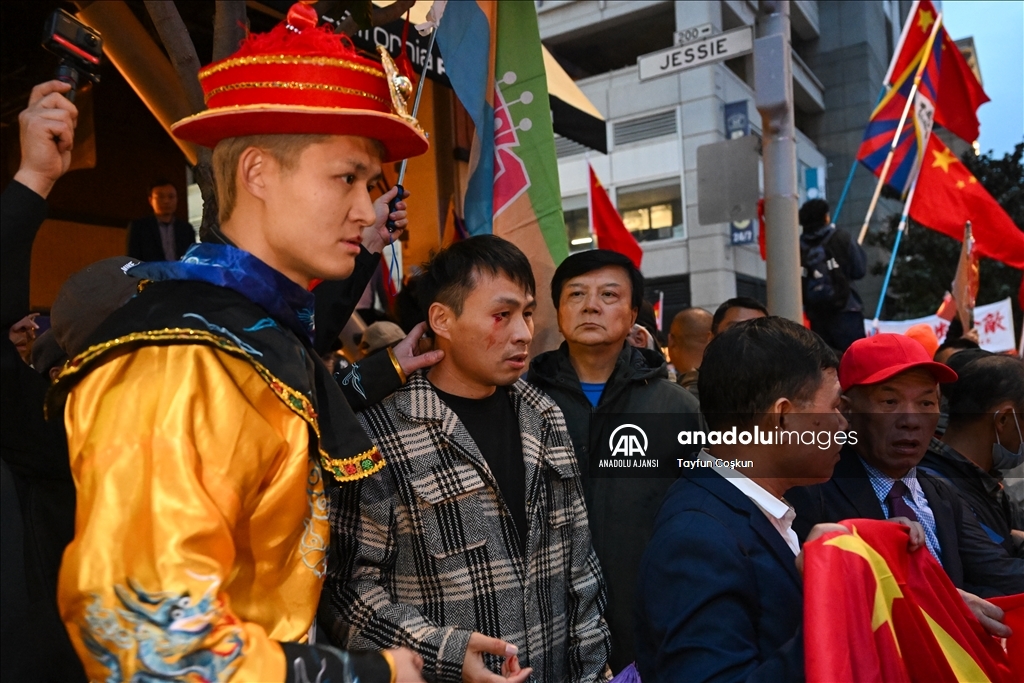 San Francisco'da Tibetli göstericiler ile Çin Devlet Başkanı Xi Jinping'in destekçileri arasında arbede yaşandı