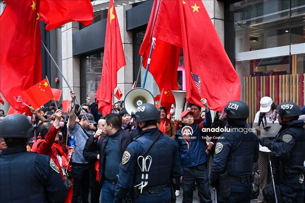 San Francisco'da Tibetli göstericiler, Çin Devlet Başkanı Xi Jinping'in destekçileriyle çatıştı