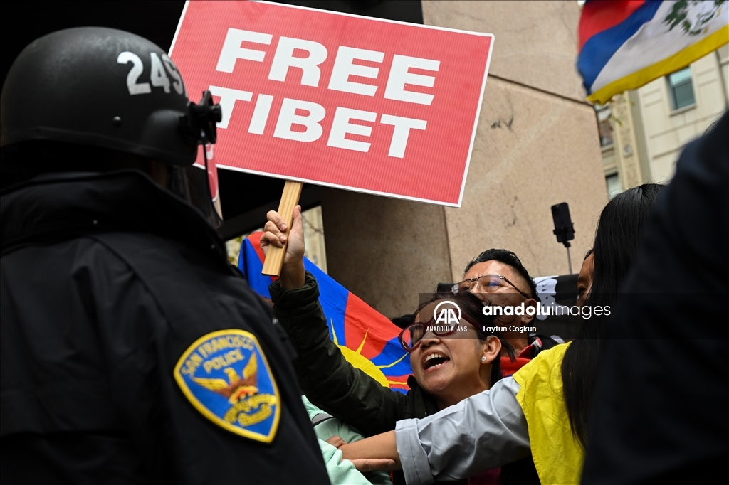 San Francisco'da Tibetli göstericiler, Çin Devlet Başkanı Xi Jinping'in destekçileriyle çatıştı