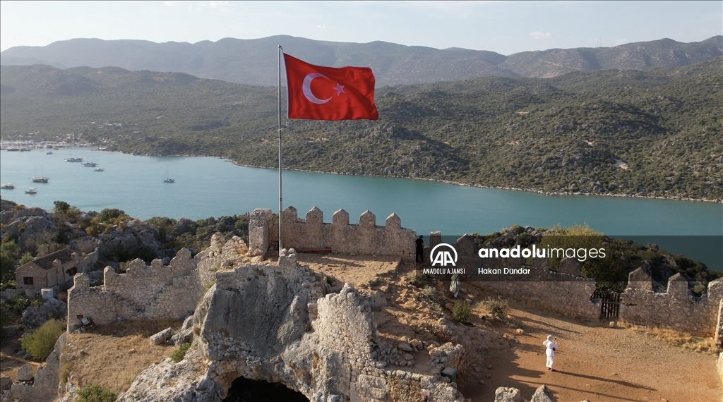 Kaleköy'ün tarihi ve doğal güzellikleri havadan görüntülendi