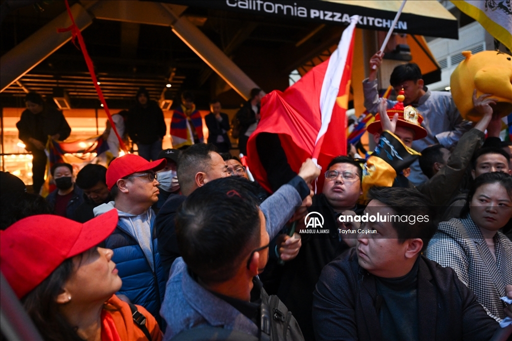 San Francisco'da Tibetli göstericiler ile Çin Devlet Başkanı Xi Jinping'in destekçileri arasında arbede yaşandı