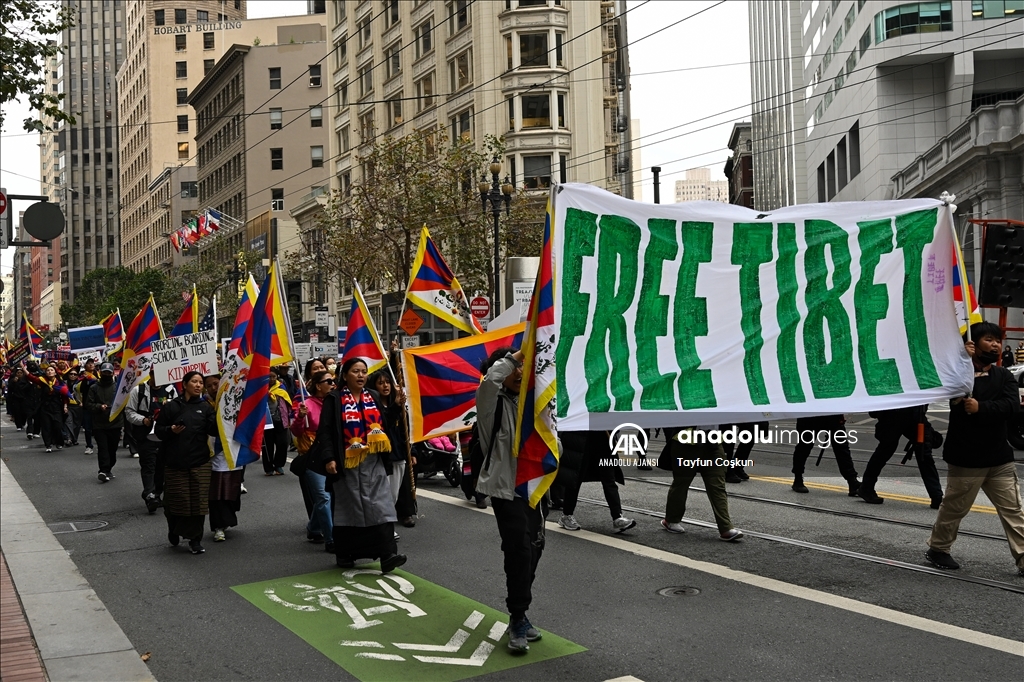 San Francisco'da Tibetli göstericiler ile Çin Devlet Başkanı Xi Jinping'in destekçileri arasında arbede yaşandı