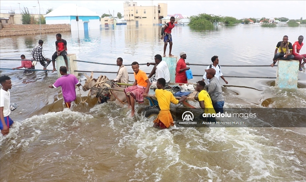 Somali'de nehir taşkını nedeniyle Beledweyne kenti sular altında kaldı