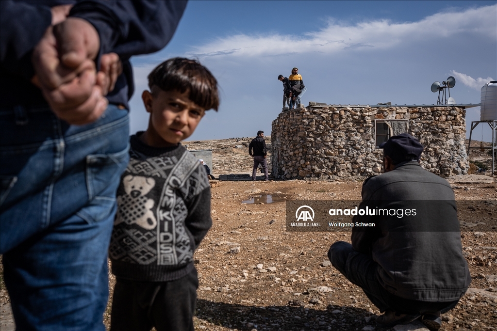El Halil'e bağlı Um Fagarah köyündeki Filistinliler, endişe içinde