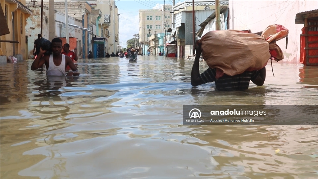 Somali'de nehir taşkını nedeniyle Beledweyne kenti sular altında kaldı