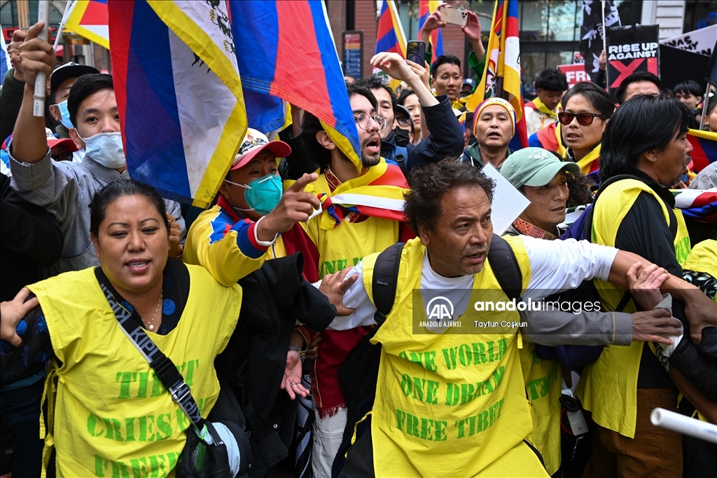 San Francisco'da Tibetli göstericiler, Çin Devlet Başkanı Xi Jinping'in destekçileriyle çatıştı