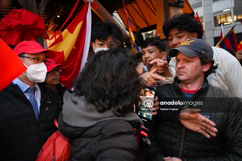 San Francisco'da Tibetli göstericiler ile Çin Devlet Başkanı Xi Jinping'in destekçileri arasında arbede yaşandı