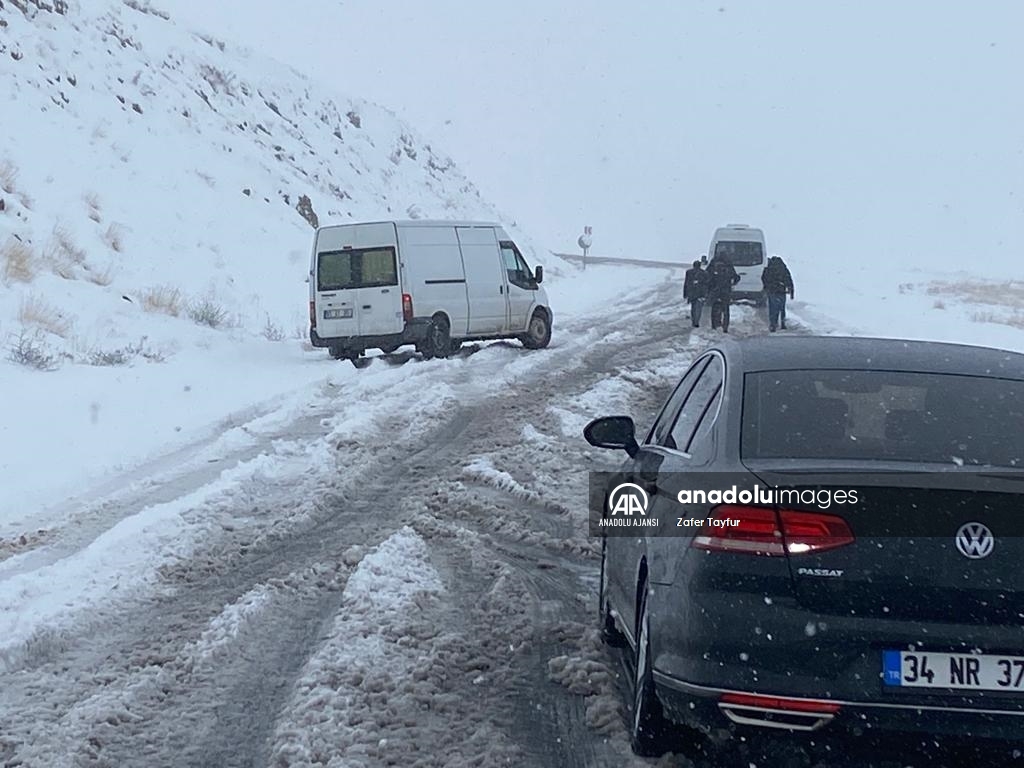 Van, Bitlis ve Muş'un yüksek kesimlerinde kar etkili oldu