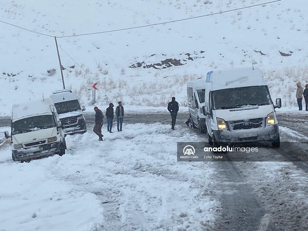 Van, Bitlis ve Muş'un yüksek kesimlerinde kar etkili oldu