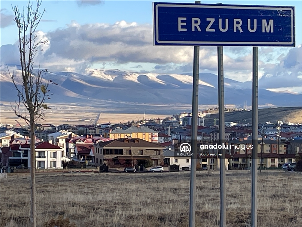 Erzurum'da yüksek kesimlerde kar yağışı etkili oldu
