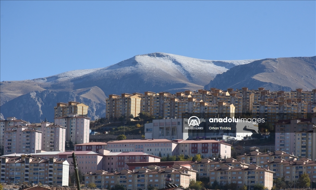 Malatya'nın yüksek kesimlerine kar yağdı