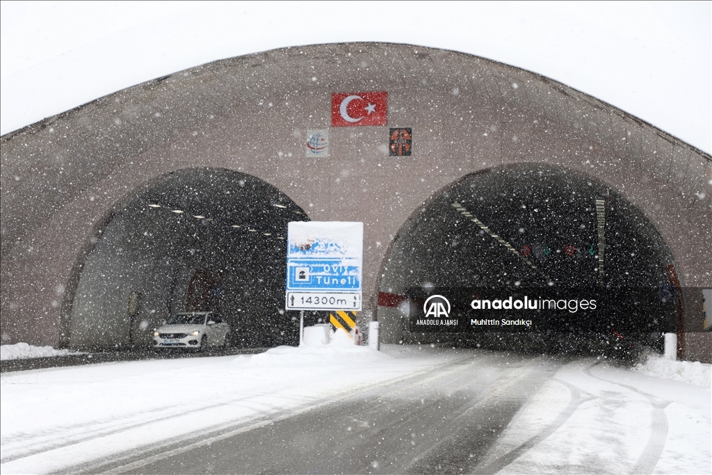 Rize'nin yüksek kesimlerine kar yağdı