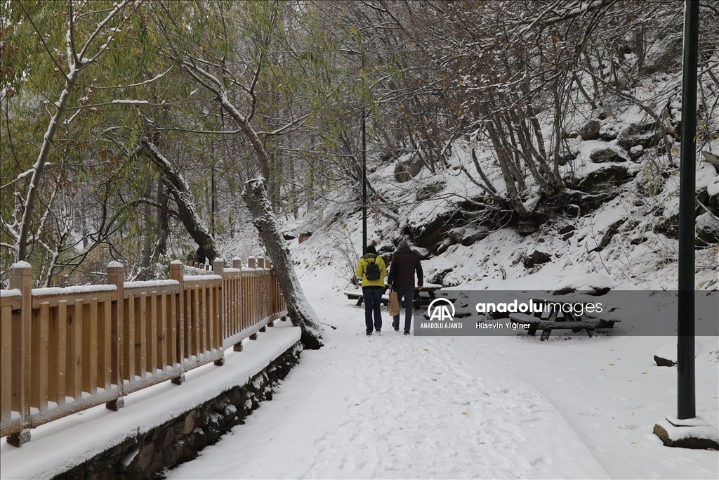 Ankara'nın Karagöl Tabiat Parkı beyaza büründü
