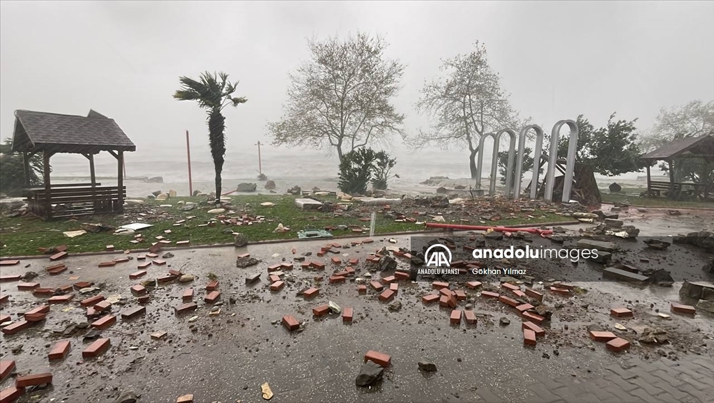 Zonguldak'ta fırtına etkili oldu