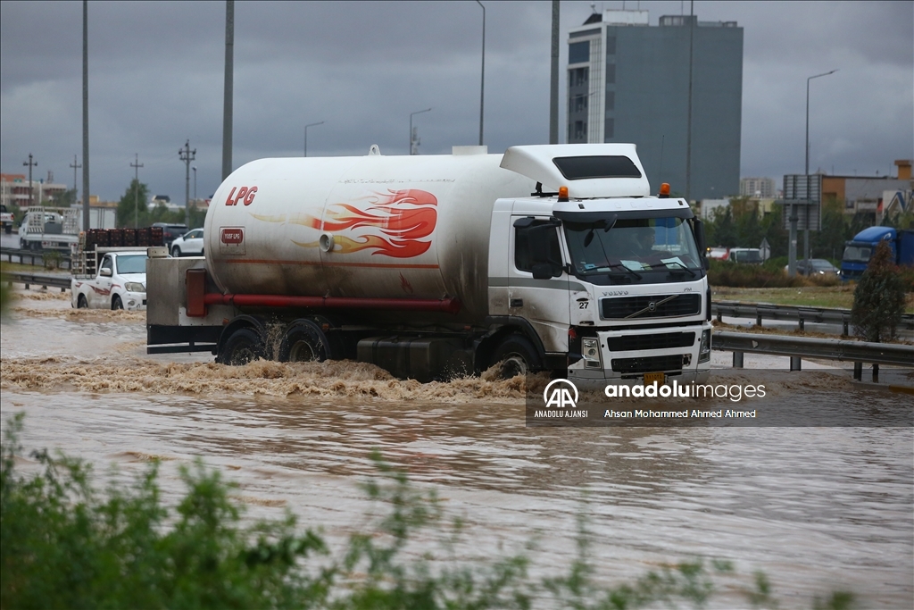 Irak'ta sağanak yağış taşkına neden oldu
