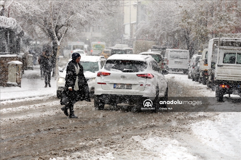 Ardahan'da kar ve soğuk hava etkili oluyor
