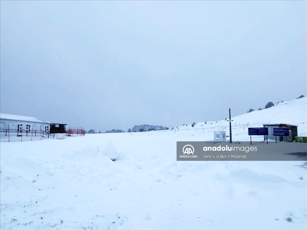 Karabük'ün yüksek kesimlerinde kar ve sis etkili oldu