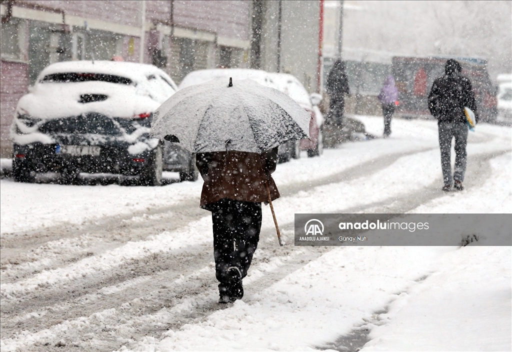 Ardahan'da kar ve soğuk hava etkili oluyor