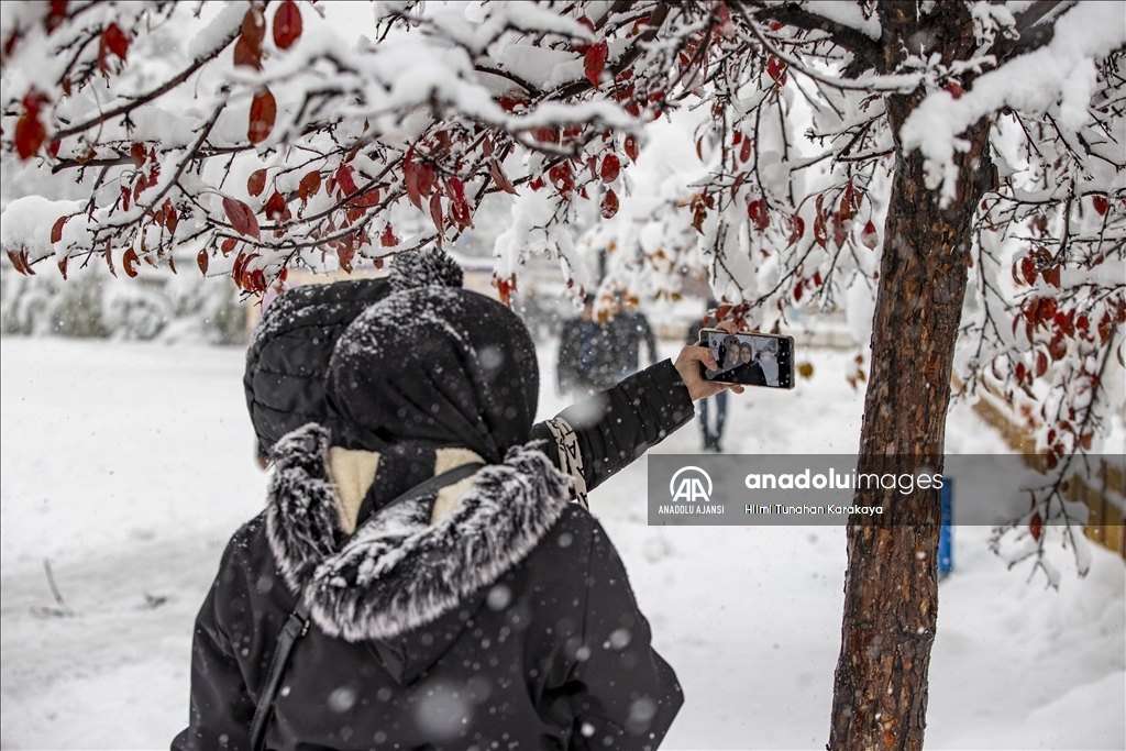 Erzurum'da kar ve soğuk hava etkisini sürdürüyor