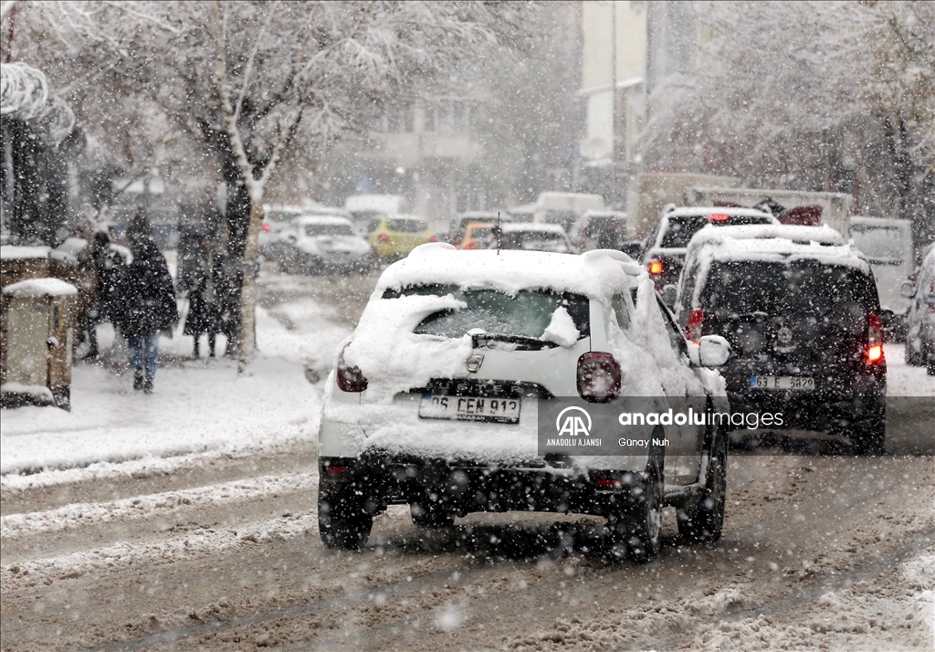 Ardahan'da kar ve soğuk hava etkili oluyor