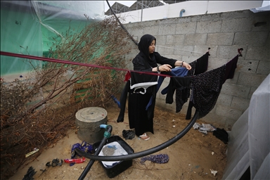 Жители Газы, покинувшие свои кровы из-за израильских атак, борются за выживание