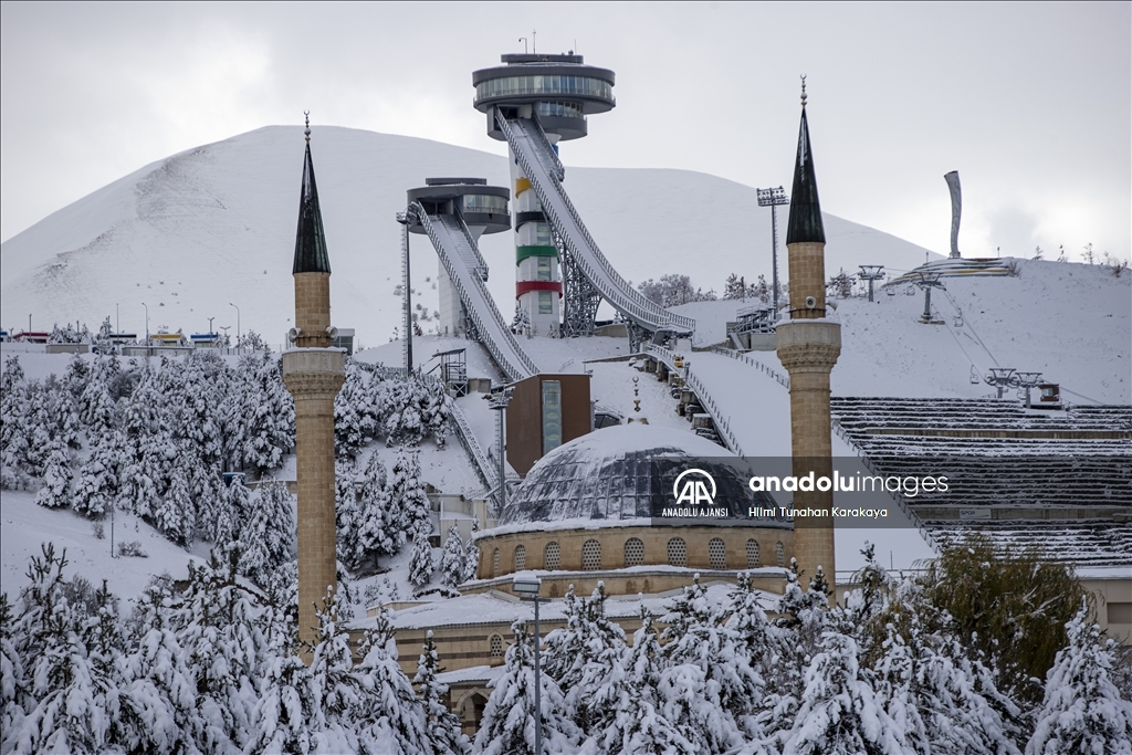 Erzurum'da kar ve soğuk hava etkili oldu