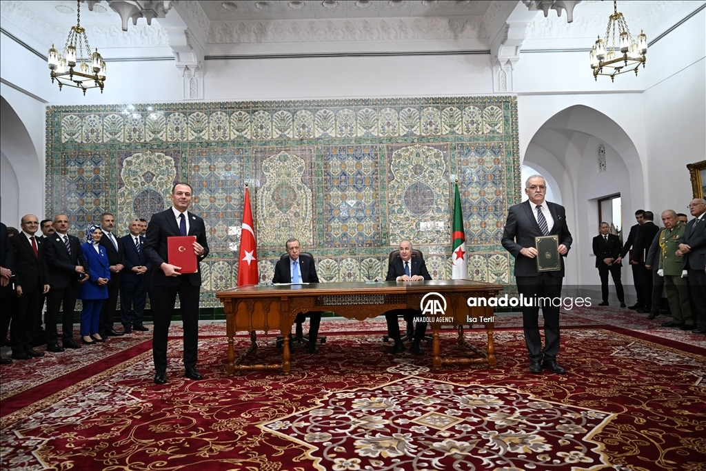 تركيا والجزائر توقعان 12 اتفاقية تعاون