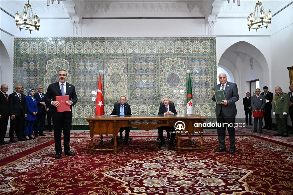 تركيا والجزائر توقعان 12 اتفاقية تعاون