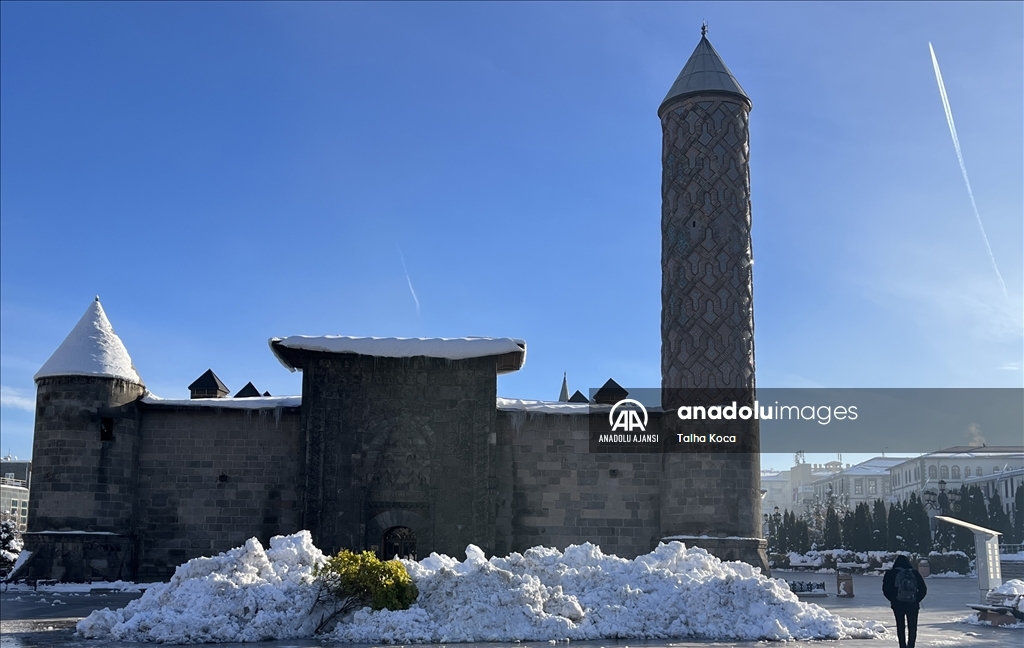 Erzurum'da soğuk hava etkisini sürdürüyor