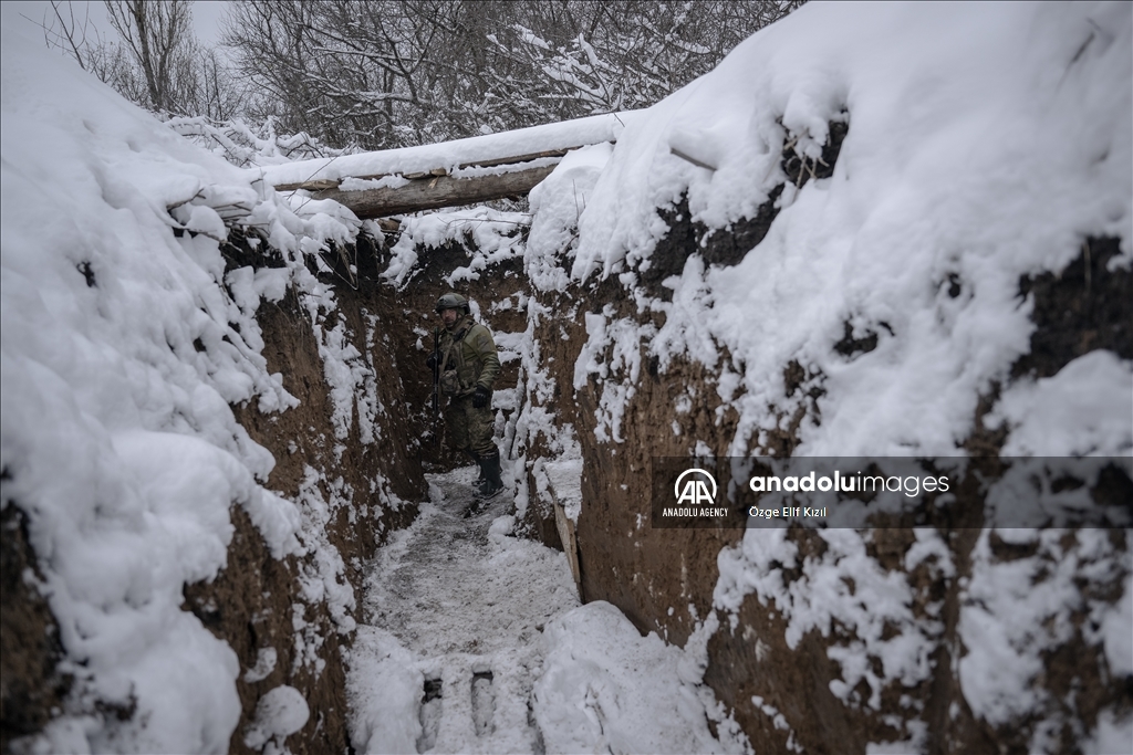 عدسة الأناضول ترصد القتال على محور كوبيانسك الأوكرانية