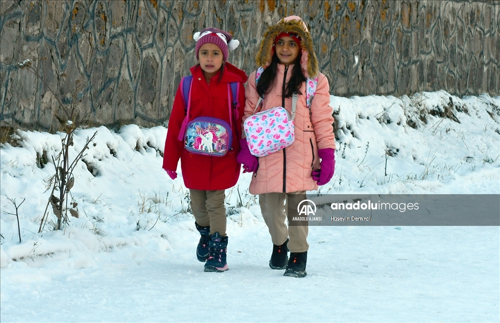 Kars'ta soğuk hava etkili oluyor 