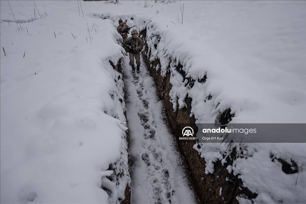 عدسة الأناضول ترصد القتال على محور كوبيانسك الأوكرانية