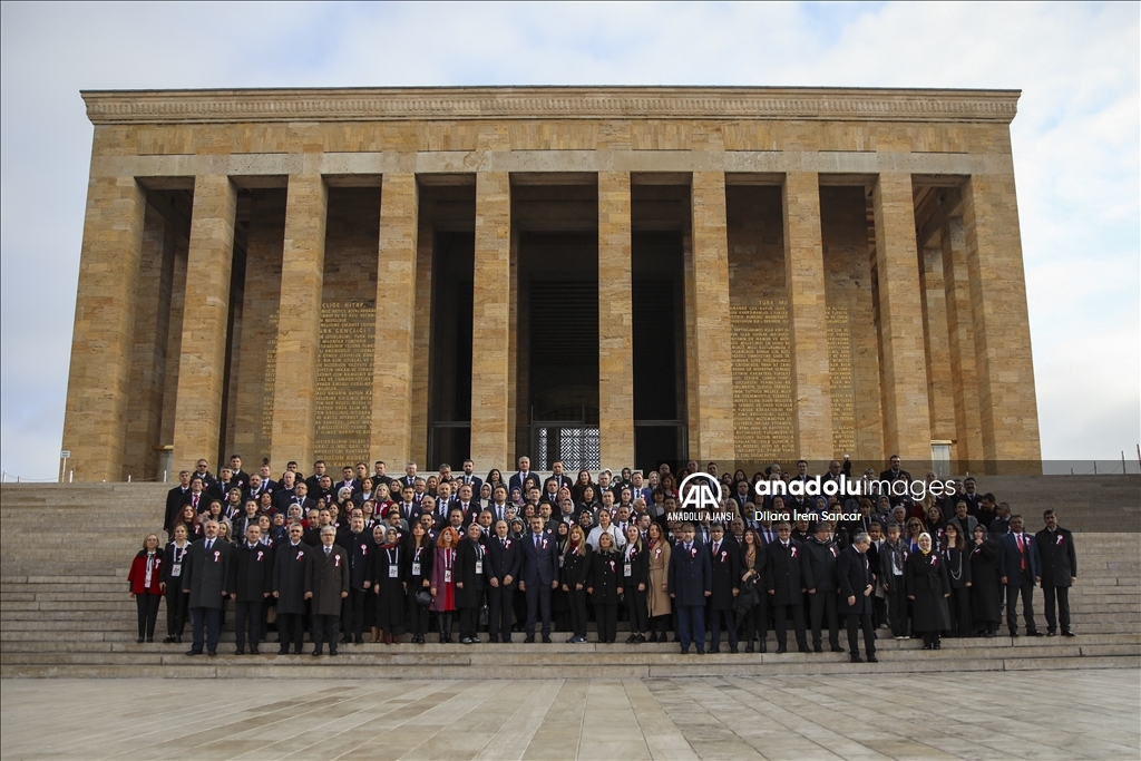 Bakan Tekin, 81 ilden gelen öğretmenlerle Anıtkabir'i ziyaret etti