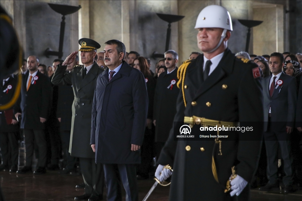 Bakan Tekin, 81 ilden gelen öğretmenlerle Anıtkabir'i ziyaret etti