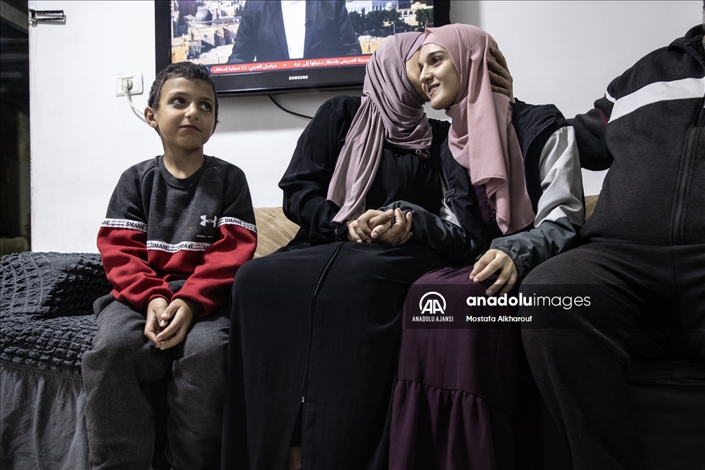 İsrail hapishanesinde 8 yıl tutuklu olan Filistinli Melek Selman, serbest bırakıldı