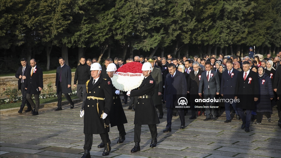 Bakan Tekin, 81 ilden gelen öğretmenlerle Anıtkabir'i ziyaret etti