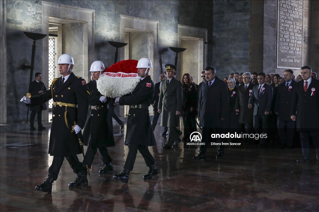 Bakan Tekin, 81 ilden gelen öğretmenlerle Anıtkabir'i ziyaret etti