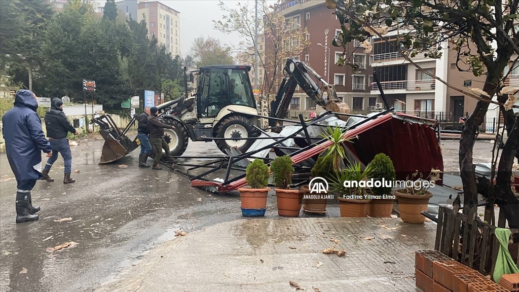 Zonguldak'ta fırtına yeniden etkisini gösterdi