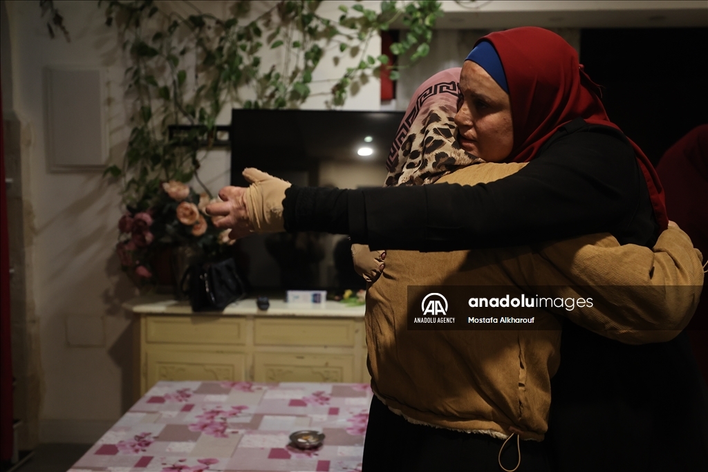 وصول الأسيرة الفلسطينية إسراء الجعابيص إلى منزلها بالقدس