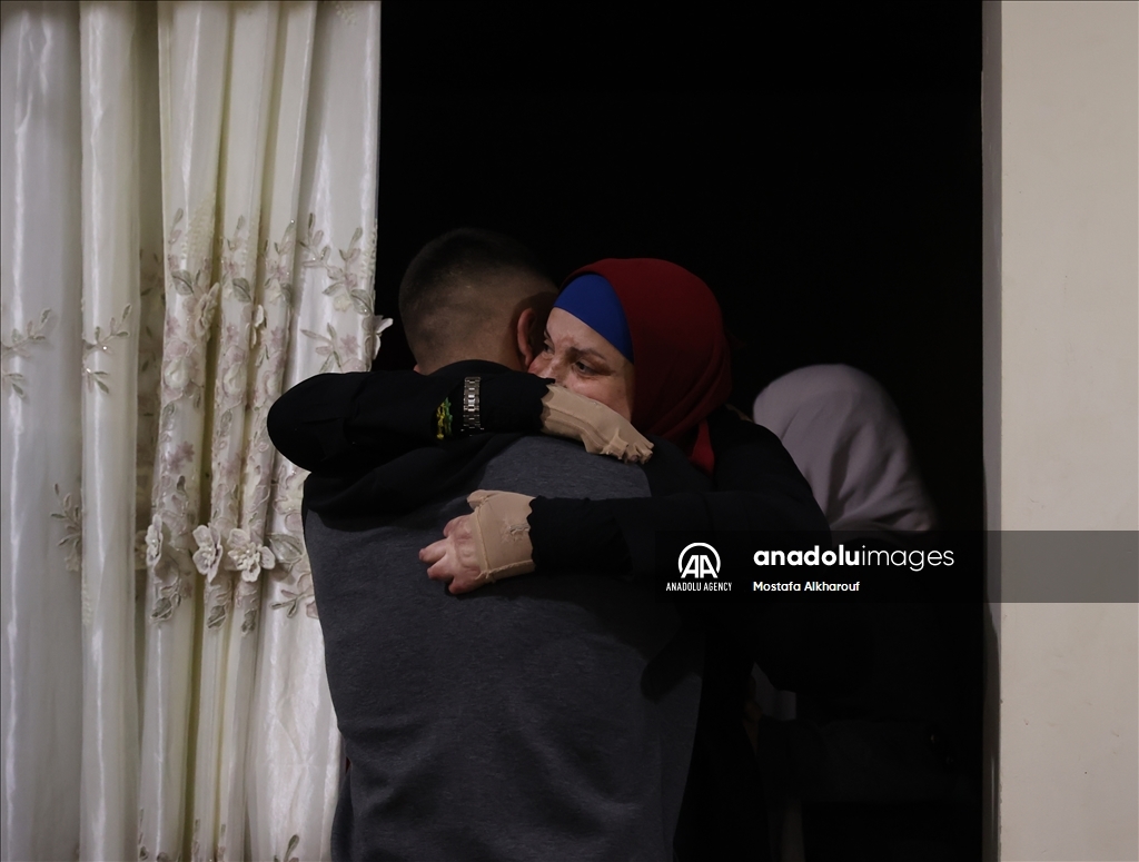 وصول الأسيرة الفلسطينية إسراء الجعابيص إلى منزلها بالقدس