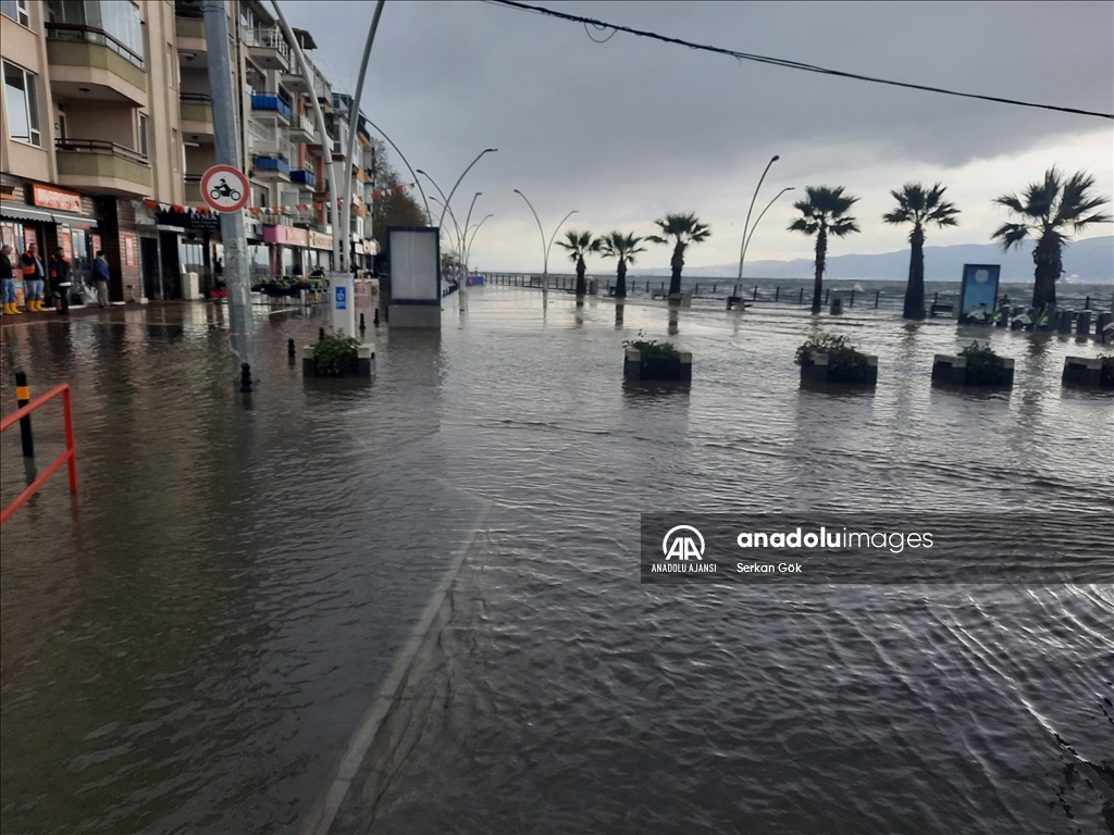 Kocaeli'de kuvvetli rüzgar etkili oluyor